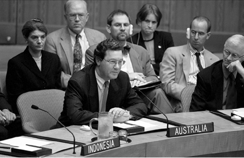 The Australian Minister for Foreign Affairs, Alexander Downer (centre), accompanied by the Australian Permanent Representative to the United Nations, Penny A Wensley (left), addresses the UN Security Council during its authorisation of a multinational force under a unified command structure in East Timor, New York, 15 September 1999. [UN Photo/Eskinder Debebe]