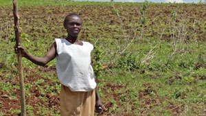 Photo of Sulaika Kissa leading a community group for women