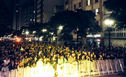 Audience of thousands at Virada Cultural Festival, San Paulo May 2014 Photo: Frank Madrid FAMA Services 