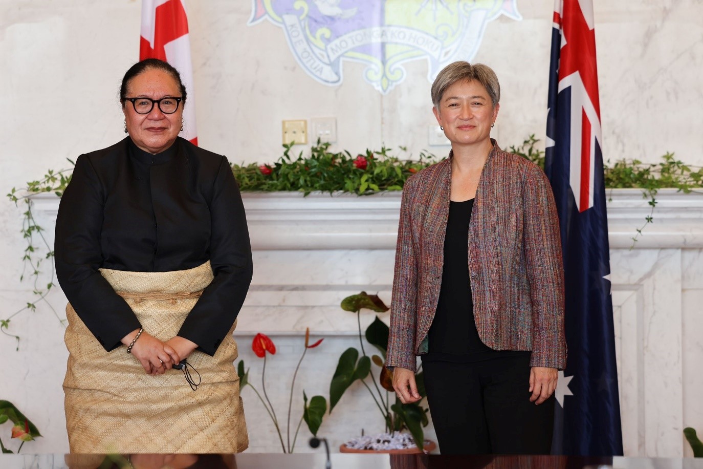 Photo of Senator the Hon Penny Wong with the Hon Fekitamoeloa ‘Utoikamanu.