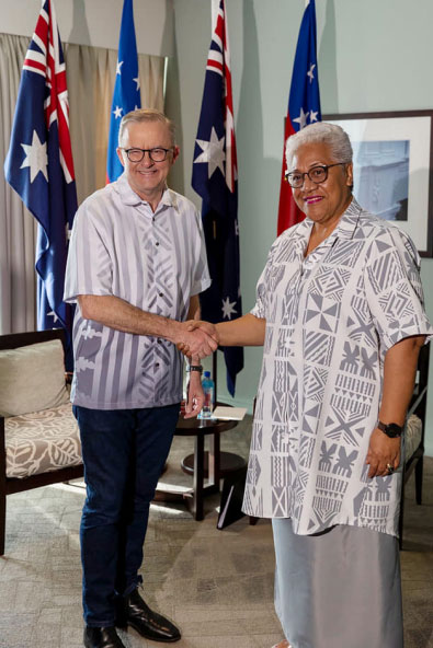 Photo of Anthony Albanese and  Fiame Naomi Mata’afa shaking hands upon meeting.