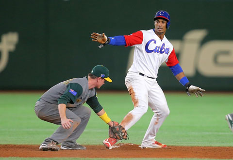 two baseballers from opposite teams competing for a base
