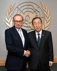 Bob Carr and Ban Ki Moon in United Nations