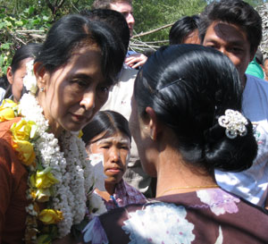 Aung San Suu Kyi speaking with a woman