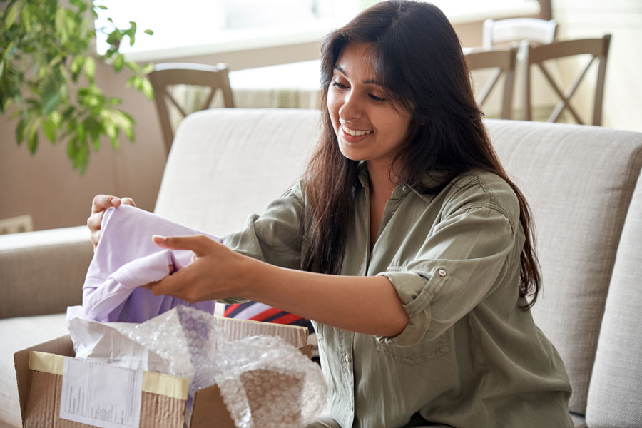 Decorative image for India: surge in online retail news article. 