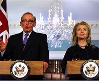 Photo of Foreign Minister Bob Carr and US Secretary of State Hillary Clinton