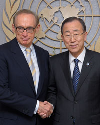 Photo of Senator the Hon Bob Carr and H.E. Ban Ki-moon