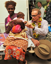 Foreign Minister Carr visits Tulagi Hospital in the Solomon Islands