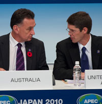 Photo of Australian and United States representatives at the APEC meeting