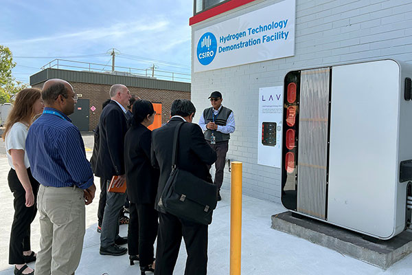 Group of people inspecting a hydrogen battery