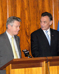Photo of European Union Trade Commissioner Karel de Gucht and Australian Trade Minister Craig Emerson