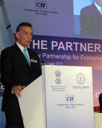 Photo of Dr Emerson addressing delegates at the Partnership Summit, Mumbai, India