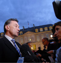 Photo of Acting Foreign Minister Dr Emerson speaking to a group of reporters