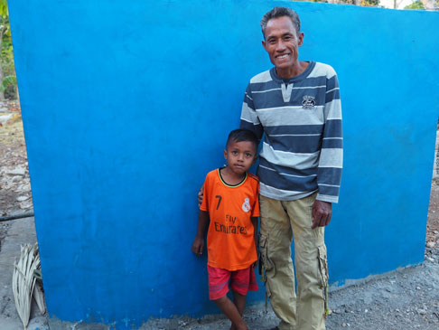 Photo of Esaul and his grandson.