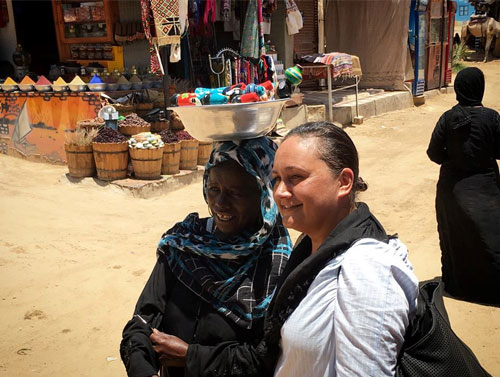 Lee-Ann posing for photo with Nubian craftswoman.