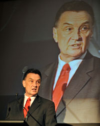 Photo of Trade Minister Craig Emerson delivering the annual Sir John Crawford Memorial Address in the Mural Hall
