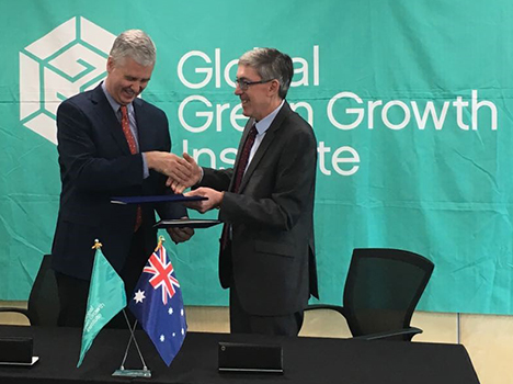 DFAT Deputy Secretary McDonald signing the Gobal Green Growth Institute funding agreement