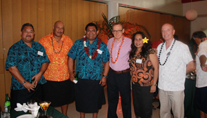 Senator Carr (third from right) meets with Australia Awards Alumni in Samoa