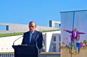 Bob Carr delivering a speech at The Global Citizen Gathering to support polio eradication