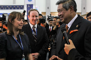 Nicola Roxon, Greg Moriarty and the Indonesian President, Susilo Bambang Yudhoyono discuss Australia and Indonesia’s commitment to disaster risk reduction