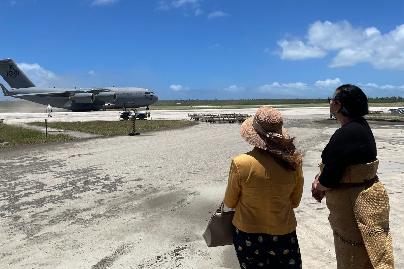 A RAAF flight carrying emergency relief supplies lands at Tongatapu Fua'amotu International Airport, met by Australian High Commissioner to Tonga, Rachael Moore and Tongan Minister of Foreign Affairs, Fekitamoeloa ʻUtoikamanu.