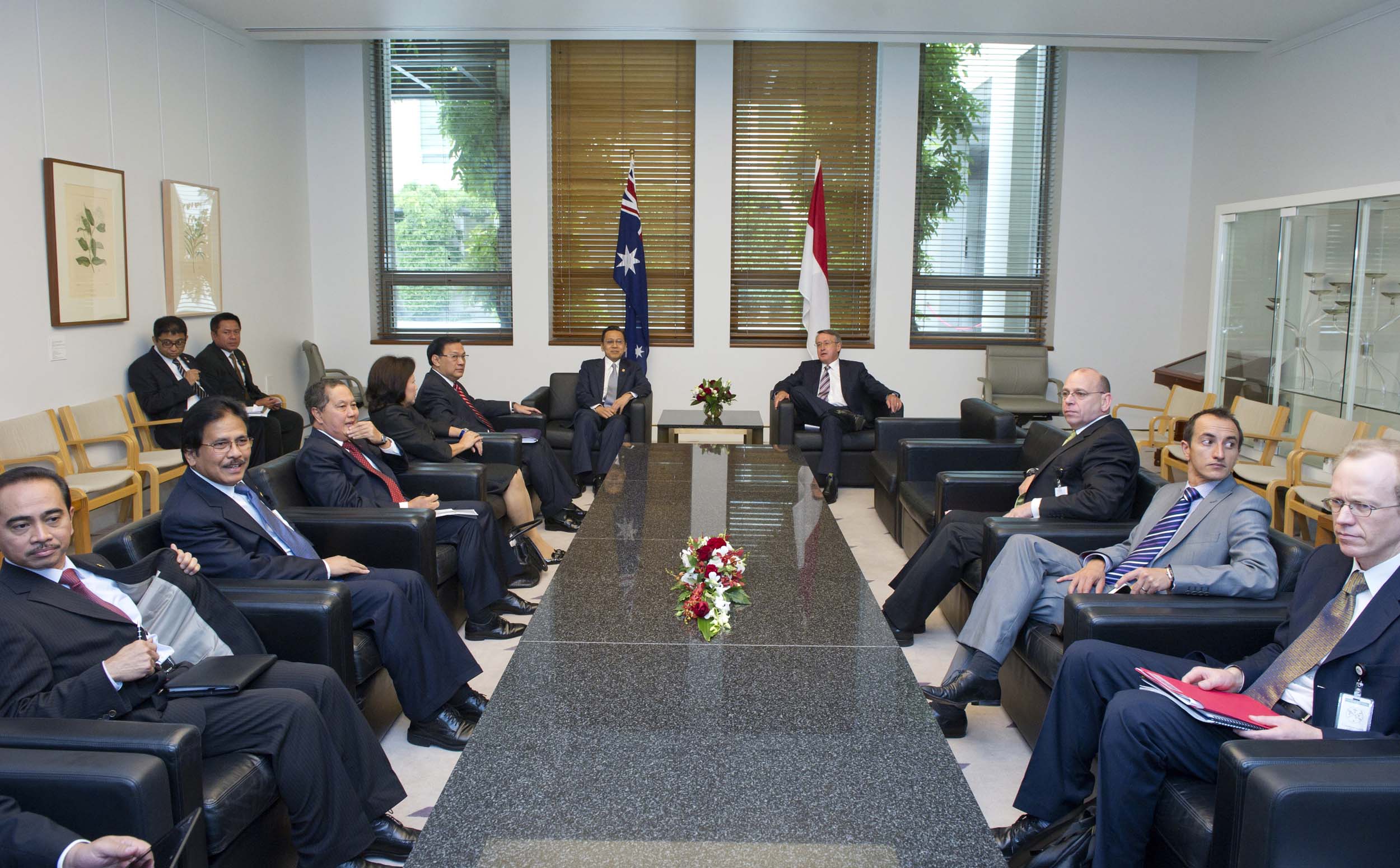Vice President Boediono and Treasurer Wayne Swan meet with officials in Canberra
