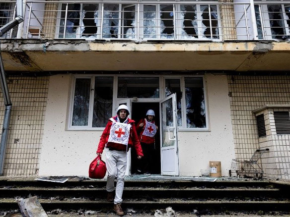 Two ICRC staff members outside the military hospital in Ukraine.