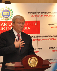 Photo of Kevin Rudd speaking at a media conference