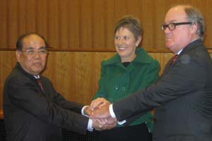 Photo of Chief Justices shaking hands