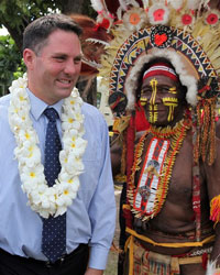 Photo of Richard Marles and an old man in Papua New Guinea