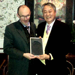 President Sihn of Seoul National University of  Education and Prof Dobson  (Dean of  School of Education, UniSA)