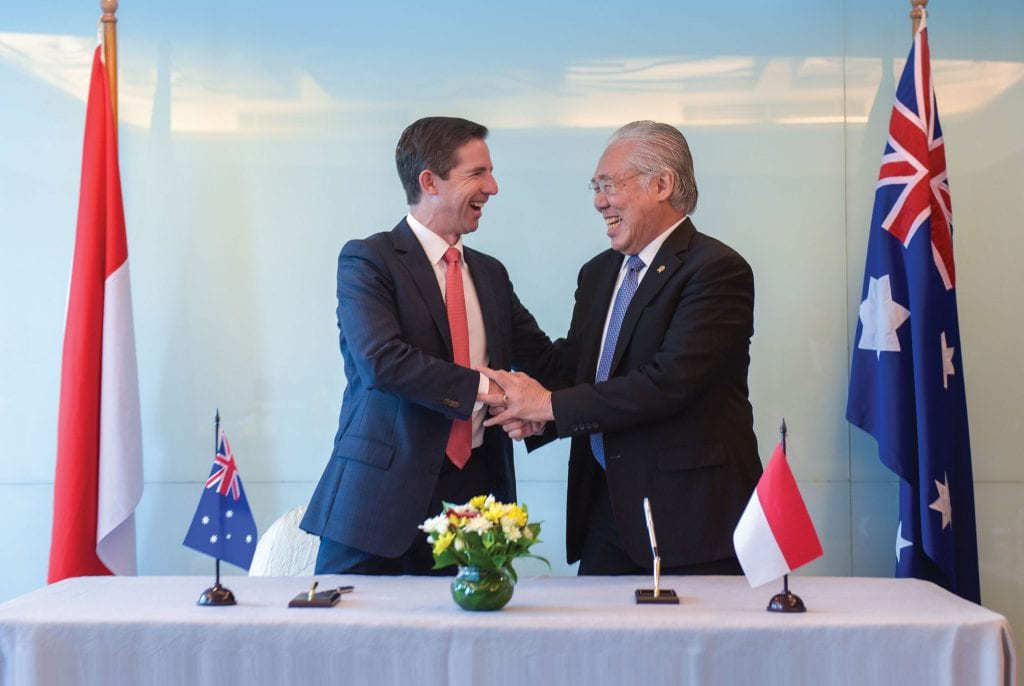 Minister for Trade, Tourism and Investment Senator Simon Birmingham with Indonesian Minister for Trade Enggartiasto Lukita prior to the signing of the Indonesia¬Australia Comprehensive Economic Partnership Agreement [DFAT/Tim Tobing]