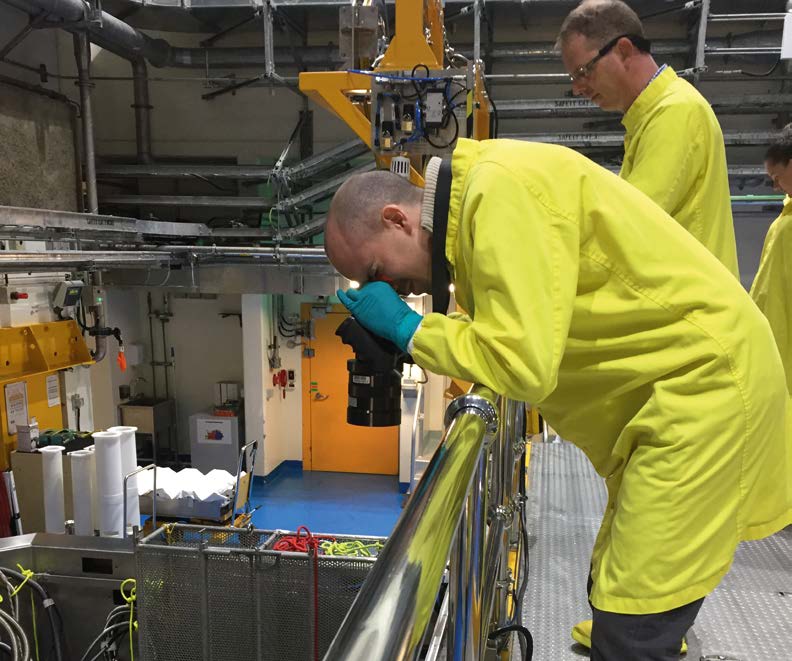 ANSTO inspection – IAEA inspector using ICVD Cerenkov Device and Stephan Bayer (ASNO) (Credit: ANSTO).