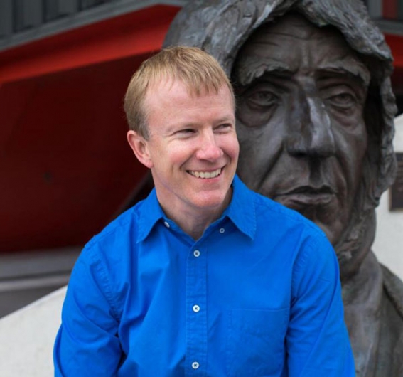 Jason Roberts in front of bronze statue