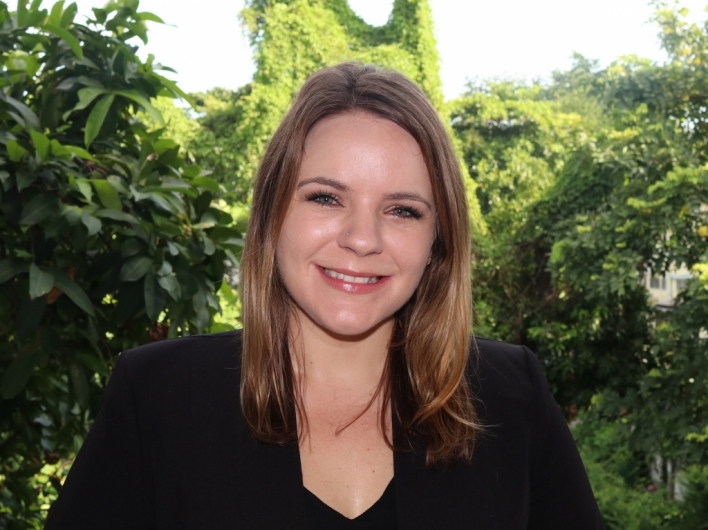 Stephanie Wheeler headshot with leafy green background