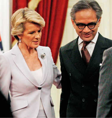 Minister for Foreign Affairs, Julie Bishop, with Indonesia’s Minister for Foreign Affairs, Dr Marty Natalegawa, during her first official visit to Indonesia, 30 September 2013. [DFAT]