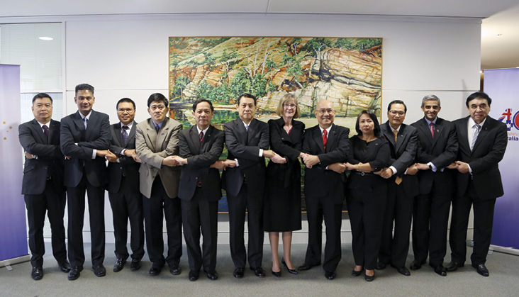 Deputy Secretary and ASEAN Senior Officials’ Meeting leader, Gillian Bird PSM (sixth right), with ASEAN senior officials to celebrate 40th anniversary of the Australia–ASEAN partnership, Canberra, 26 March 2014. [DFAT]