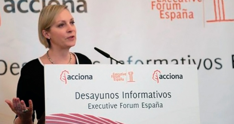 Ambassador to Spain, Jane Hardy, addresses senior officials and business leaders, Madrid, 6 May 2014. [DFAT]