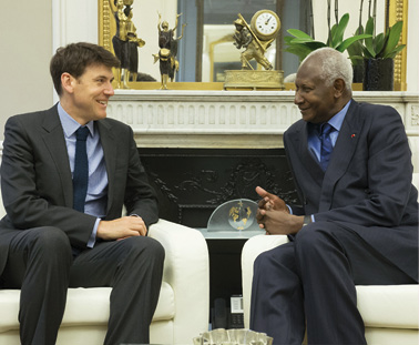 Special Representative to the G20, Daniel Sloper (left), talks with the Secretary General of the International Organisation for the Francophone Countries, Abdou Diouf, as part of the G20 outreach program, Paris, 12 February 2014. [Cyril Bailleul/OIF]