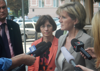 Jean Dunn, Ms Bishop, MH17 press briefing, Kyiv, July 2014