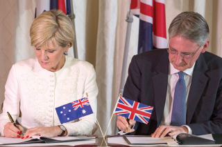 Minister for Foreign Affairs, Julie Bishop, and UK Foreign Secretary, Philip Hammond, sign the MOU on crisis cooperation