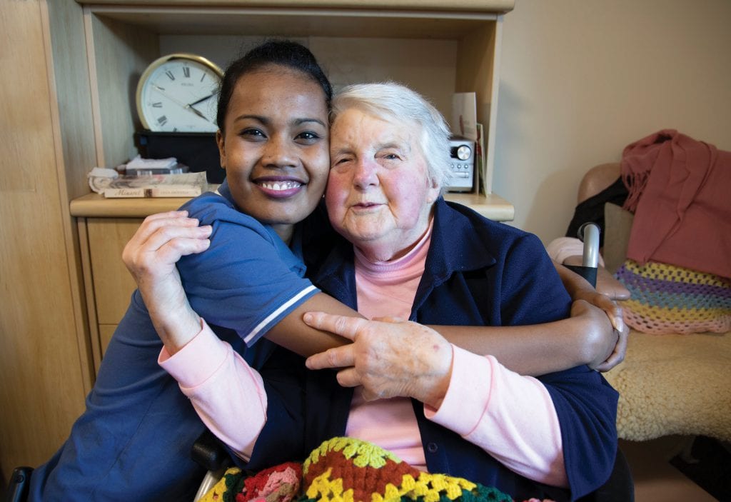 I-Kiribati personal care worker Tebeau Tioan with Warrigal Aged Care resident Nelly Lawrence [Karen Young/Pacific Labour Facility]