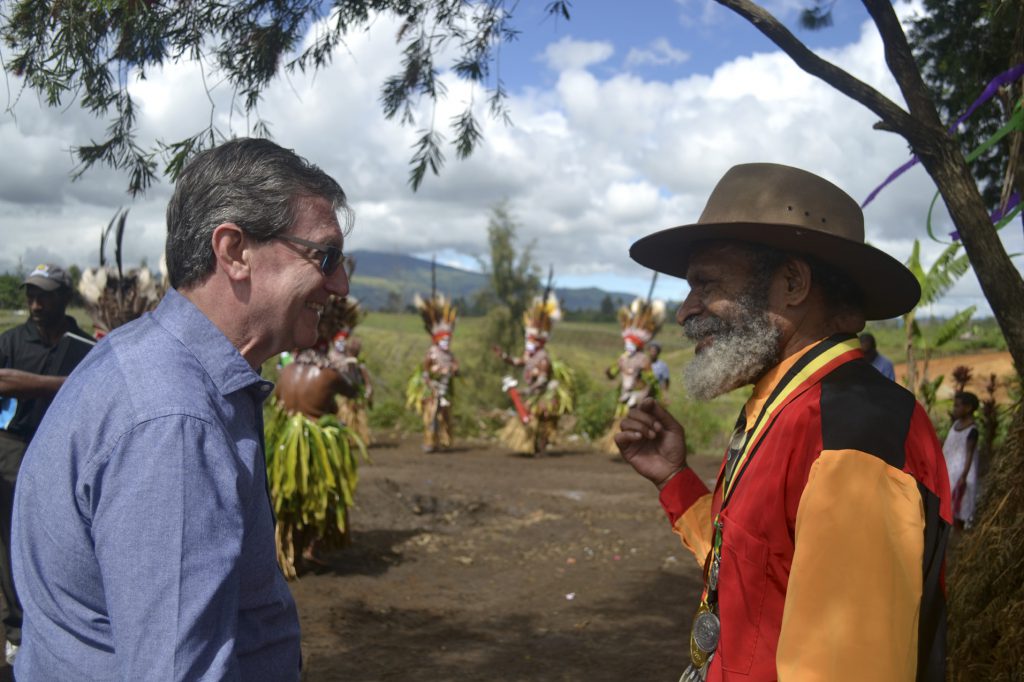 A village elder talks to High Commissioner to Papua New Guinea Bruce Davis at Kenta Primary School, Papua New Guinea. [DFAT/Hugo Temby]