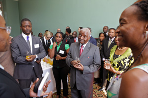 A relaxed President Guebuza talking with a group of younger men and women