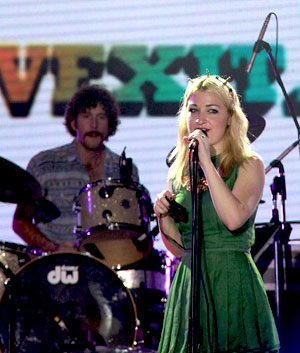 Photo of Australian pop star Kate Miller-Heidke singing on a stage
