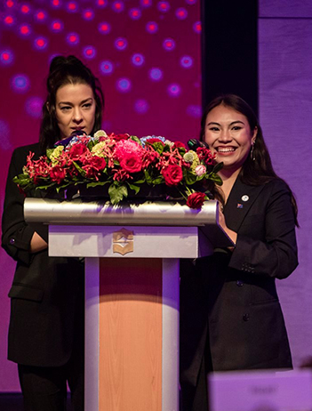 Jessie Nguyen (right) and Amanda Cundy – MCs at the AusNZ Chamber of Commerce Awards 2019.