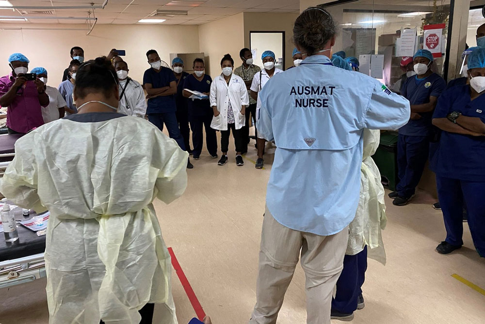 Photo of AUSMAT nurse delivering training to Hospital staff at Port Moresby General Hospital.
