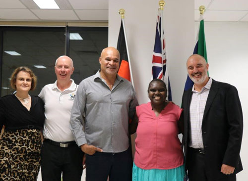 Leila posing for a photo with Australian Consulate-General in Lae staff.
