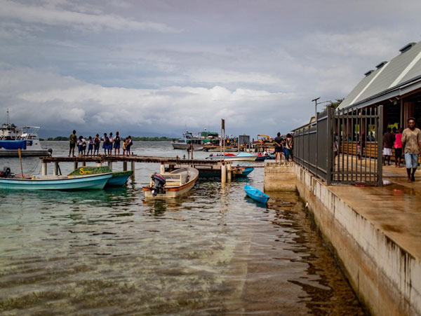Photo of the jetti attached to Gizo market with several boats docked.