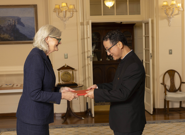 Australian representative receives credentials from the Ambassador of China during a formal presentation ceremony.